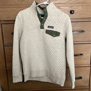 Patagonia Oatmeal/Olive Green Quilted Pullover, size Small